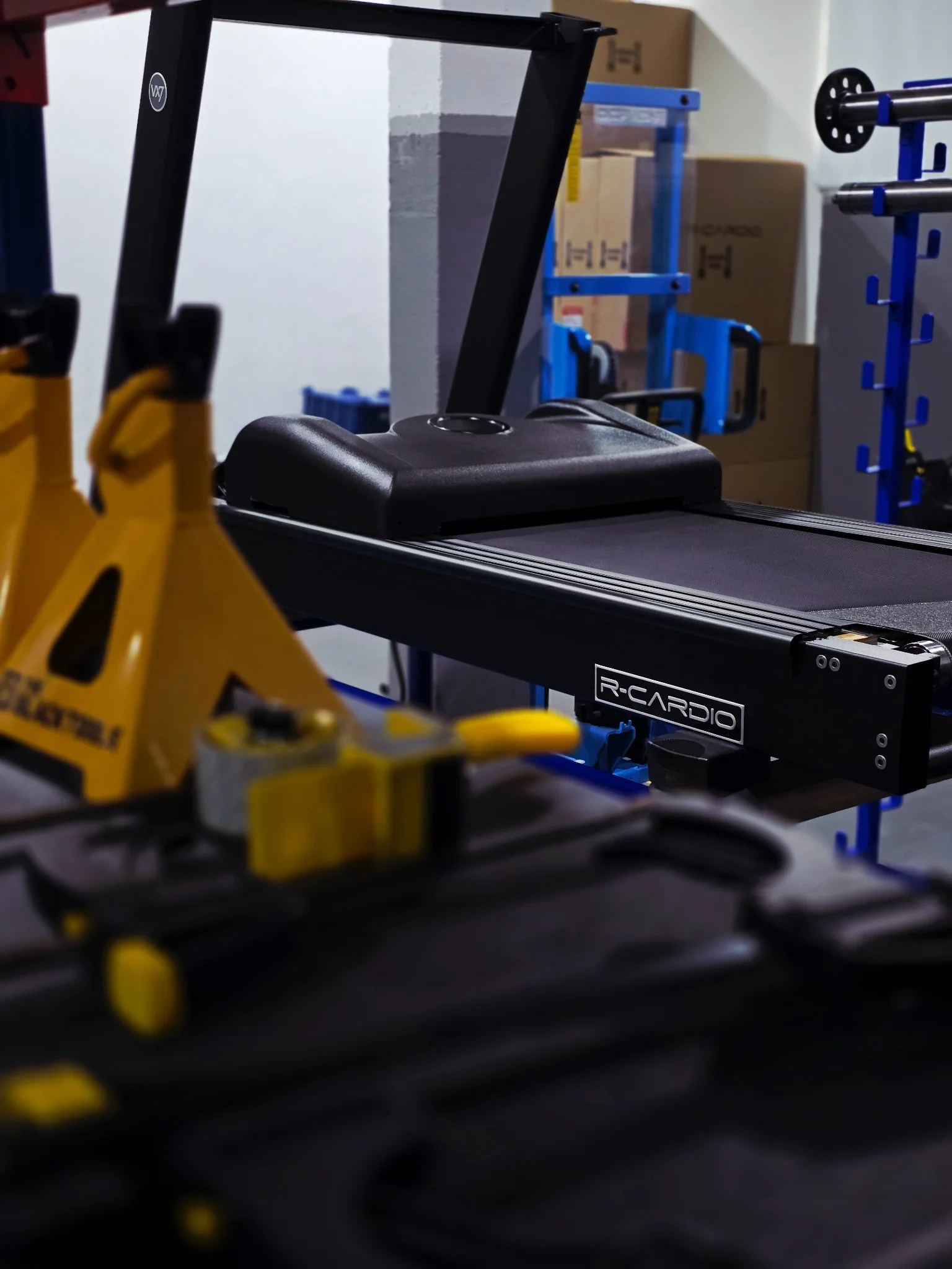 Esteira profissional R-Cardio VX7 Master, padrão industrial, configuração G2 de junho de 2026