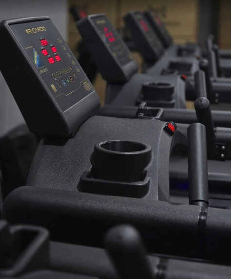 Linha de burn-in com várias esteiras VX7 em teste de 72 horas