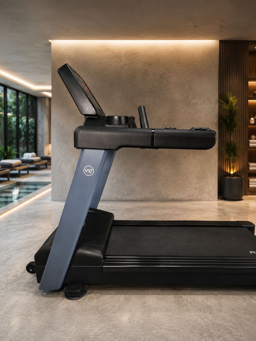 Esteira profissional VX7 Master da R-Cardio em ambiente wellness premium